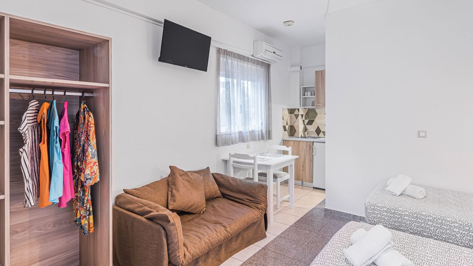 rooms-studio-superior-triple-balcony-or-terrace