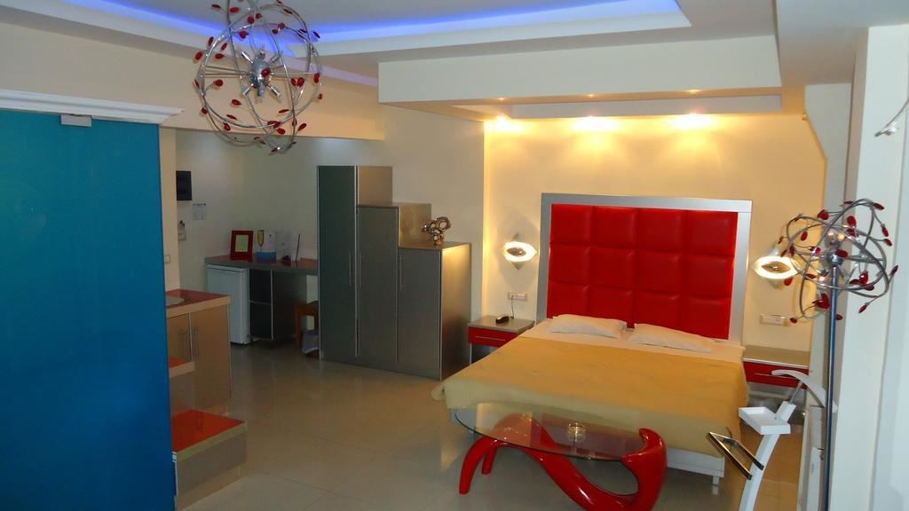 rooms-family-poolside-room-balcony-or-terrace