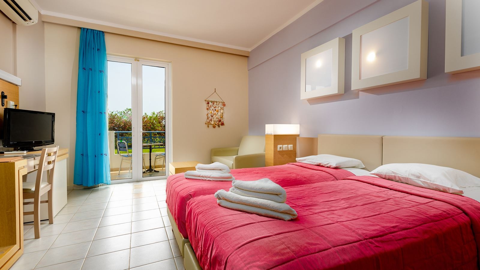 rooms-2-bedrooms-family-bungalow-garden-view-ground-floor-balcony