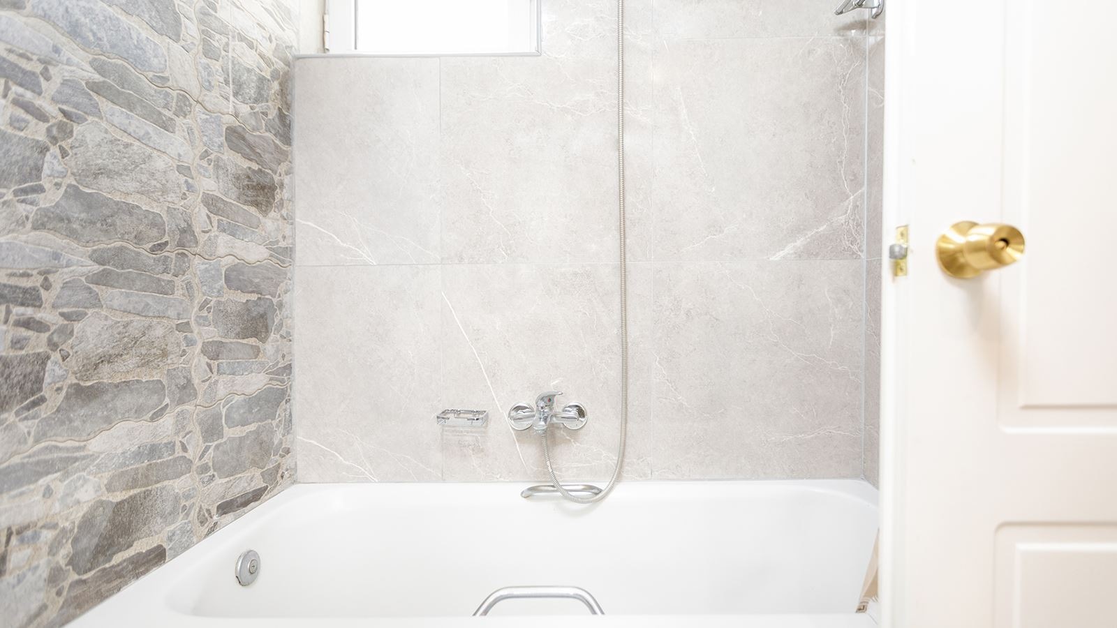 rooms-2-bedrooms-family-bungalow-garden-view-ground-floor-balcony