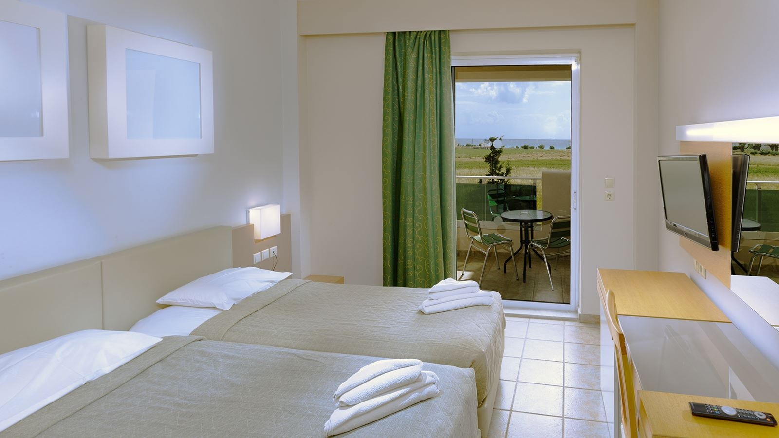 rooms-2-bedrooms-family-bungalow-sea-view-ground-floor-balcony