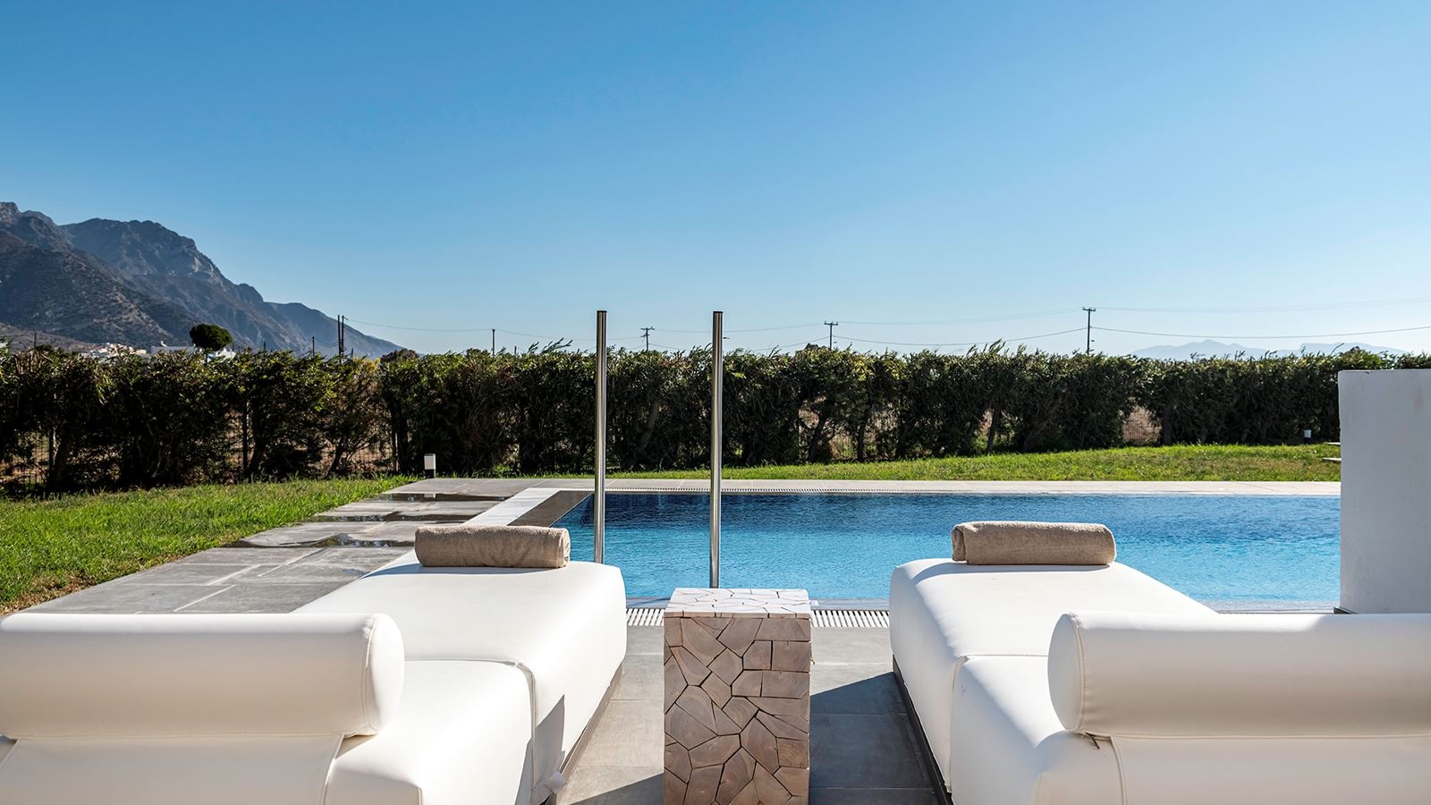 rooms-swim-up-bungalow-pool-view-terrace