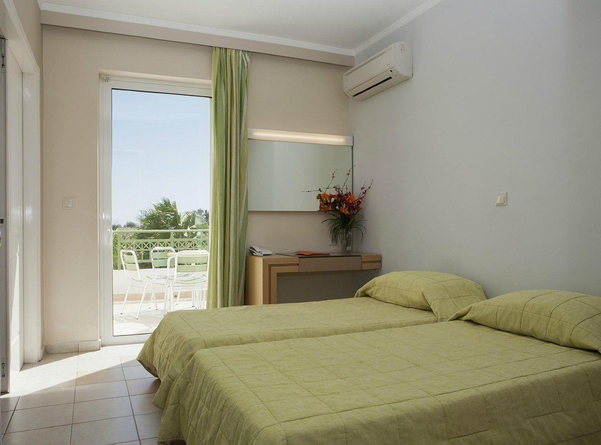 rooms-twin-sea-view-balcony