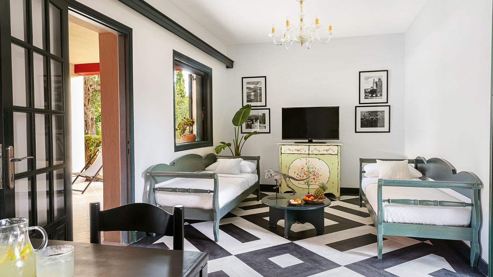 rooms-family-room-at-yuccas-residence--private-balcony-sharing-pool