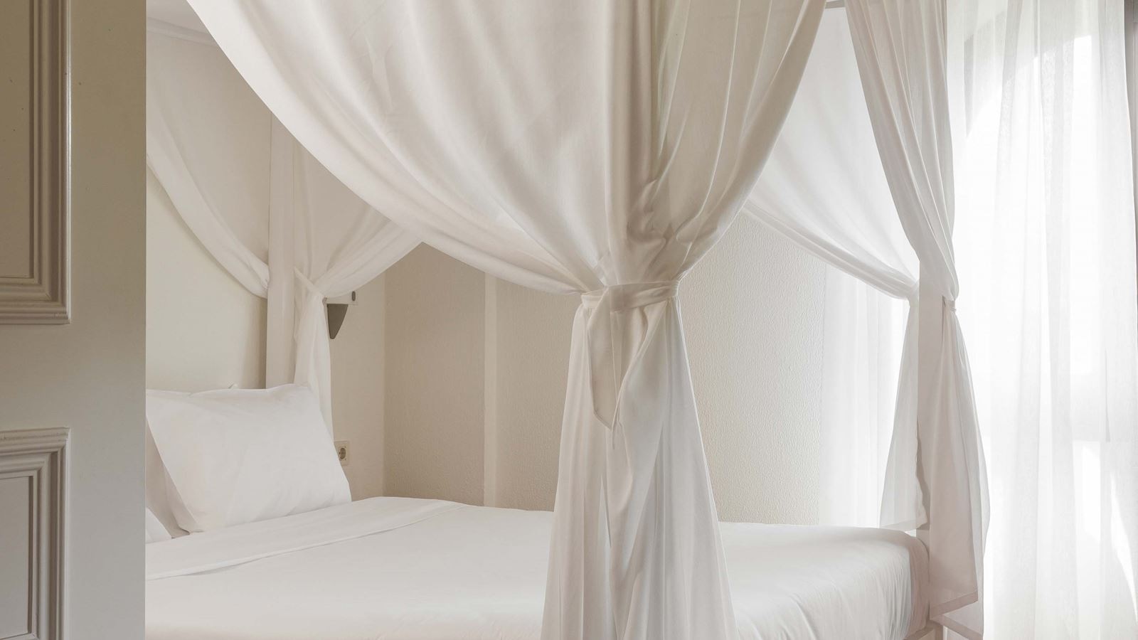 rooms-family-interconnecting-loft-private-balcony