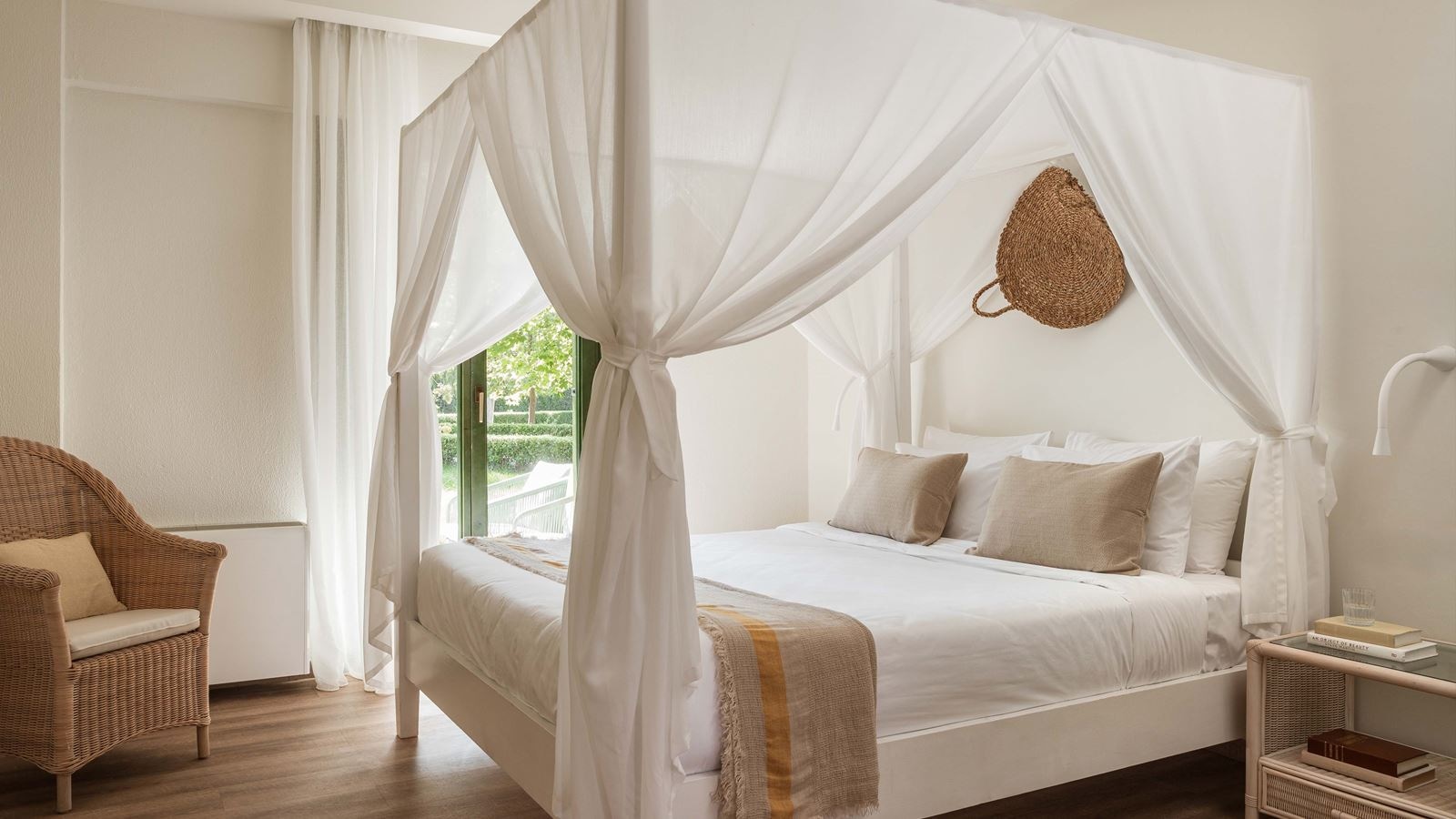 rooms-family-interconnecting-room-shaded-veranda