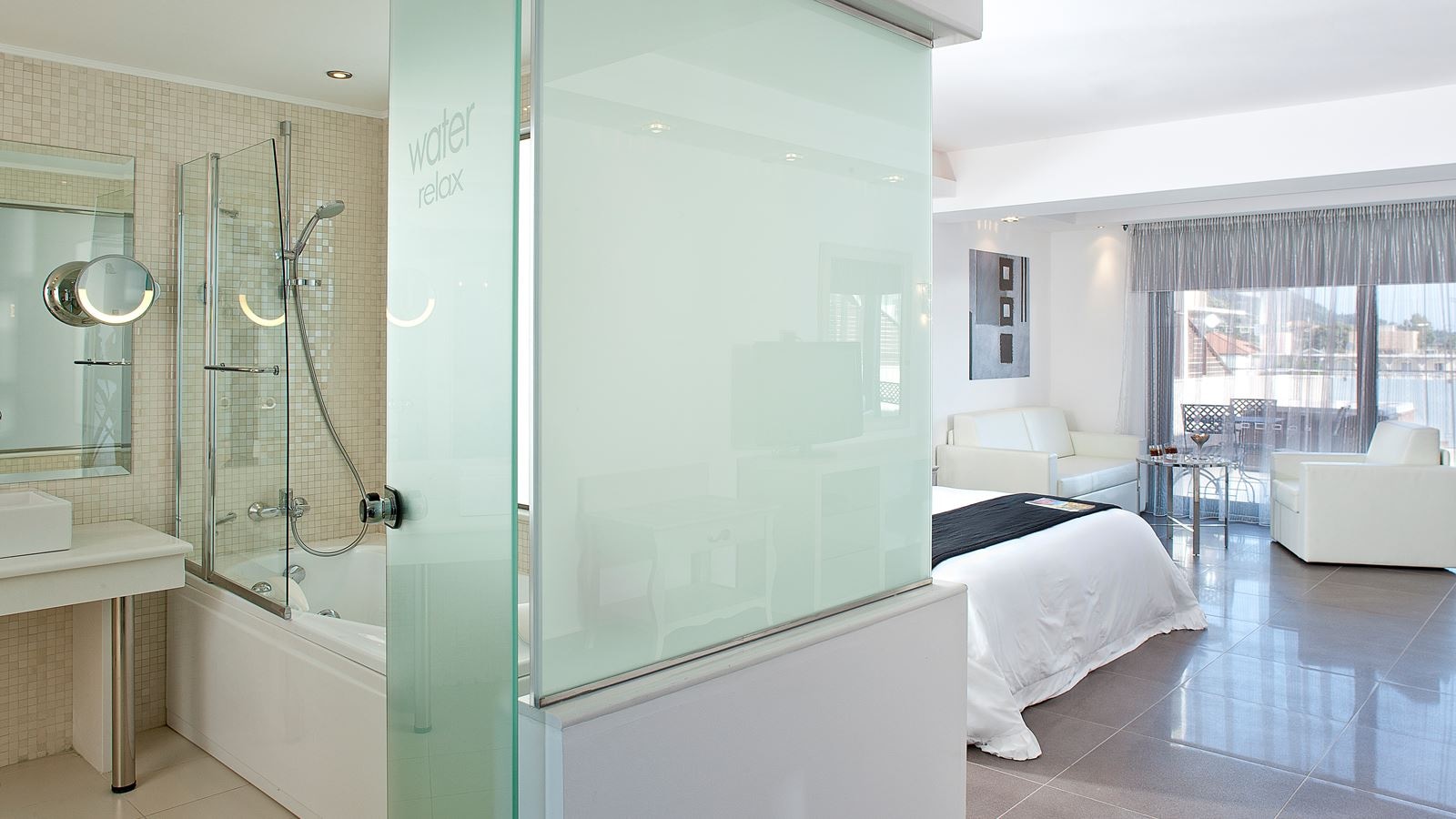 rooms-superior-suite-with-outdoor-private-jacuzzi