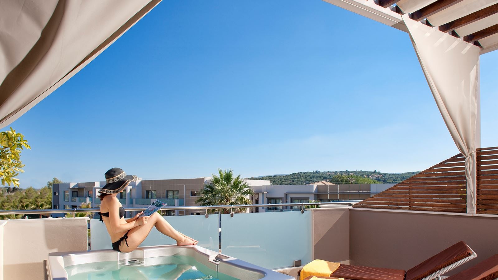 rooms-superior-suite-with-outdoor-private-jacuzzi