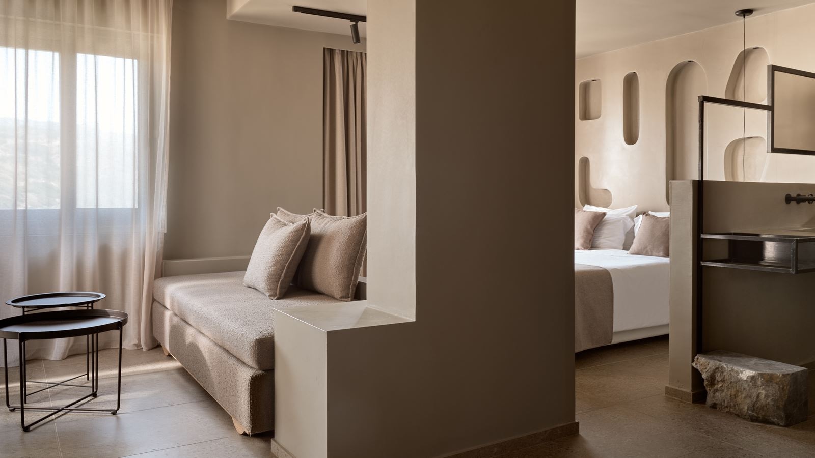 rooms-junior-suite-land-view