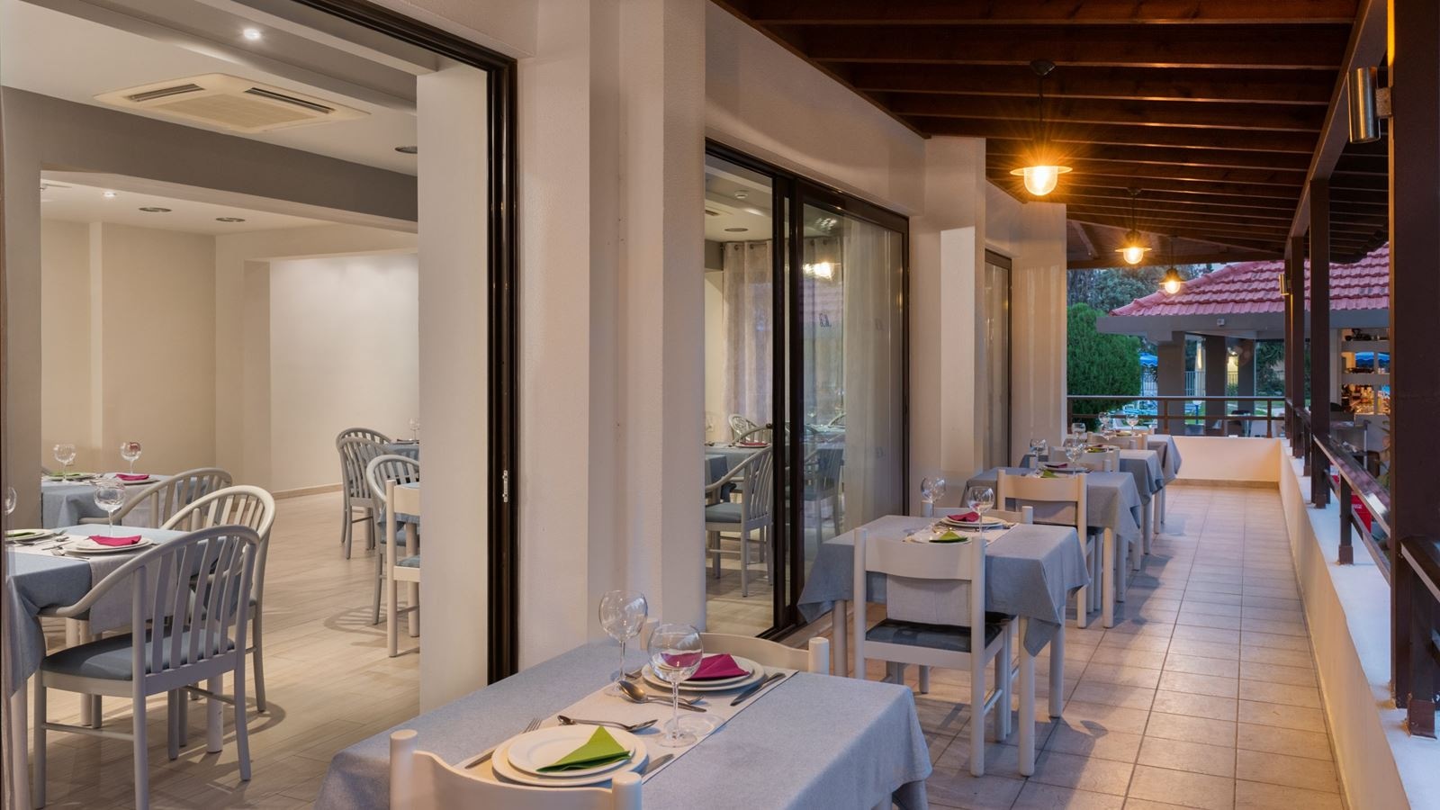 restaurants-matoula-main-restaurant