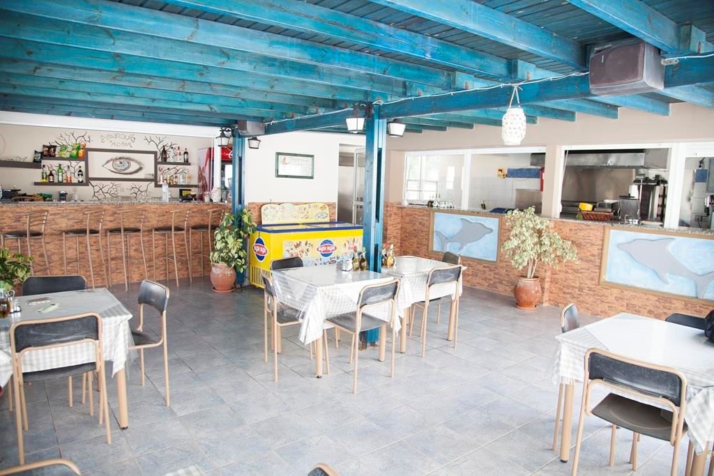 restaurants-pool-bar