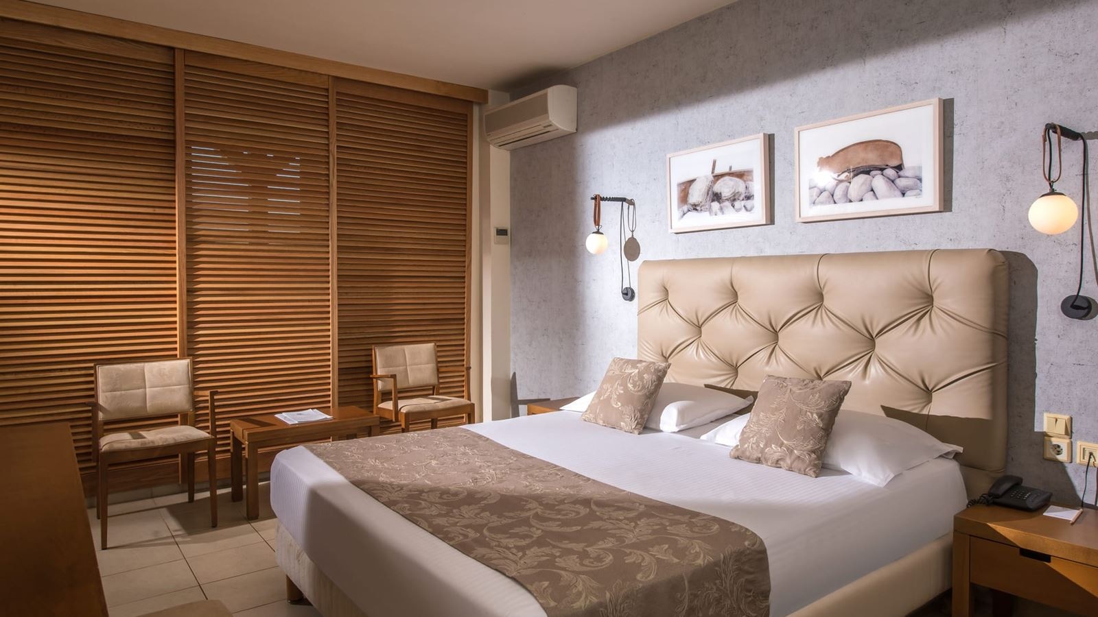 rooms-2-broom-family-room-private-pool