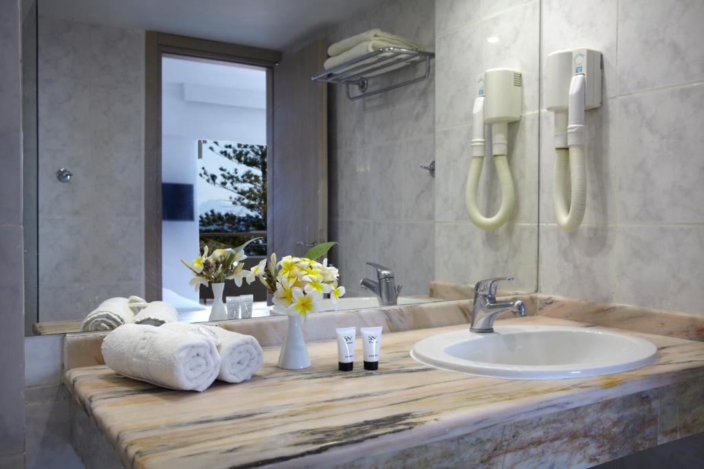 rooms-double-sea-view-with-balcony