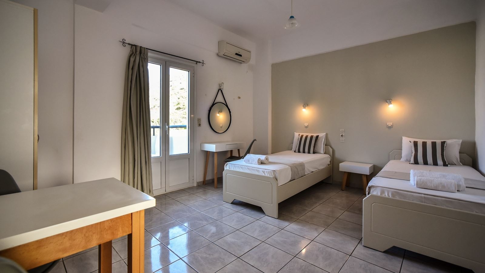 rooms-studio-superior-triple-balcony-or-terrace