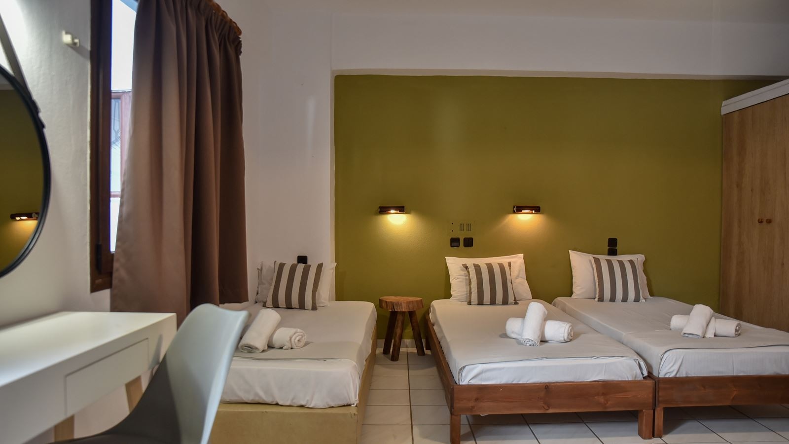 rooms-studio-superior-quad-balcony-or-terrace