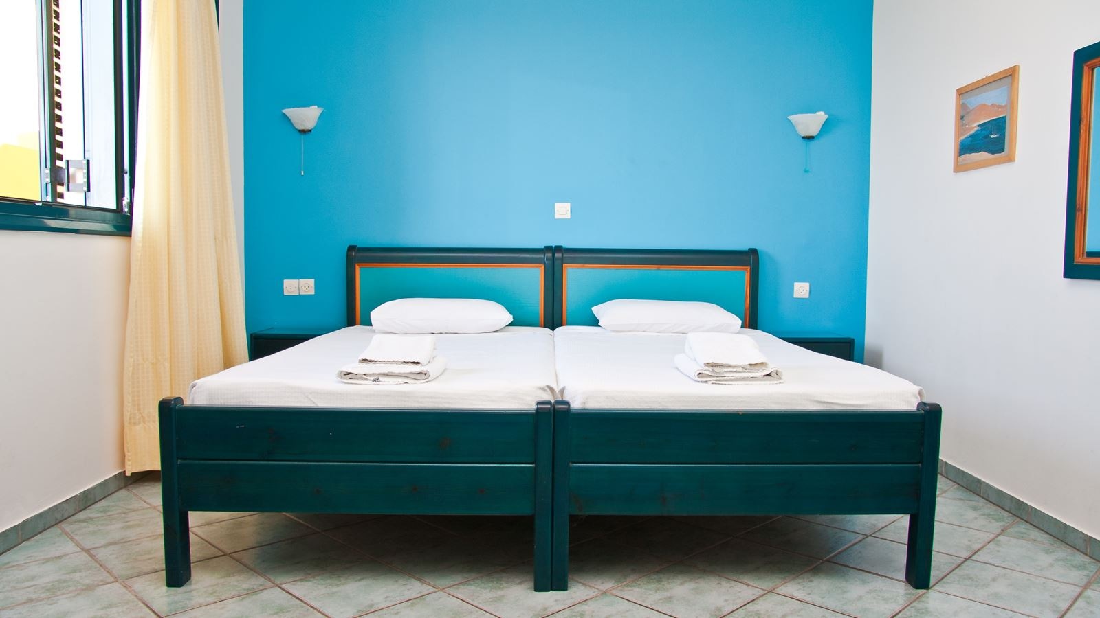 rooms-apartment-pool-view