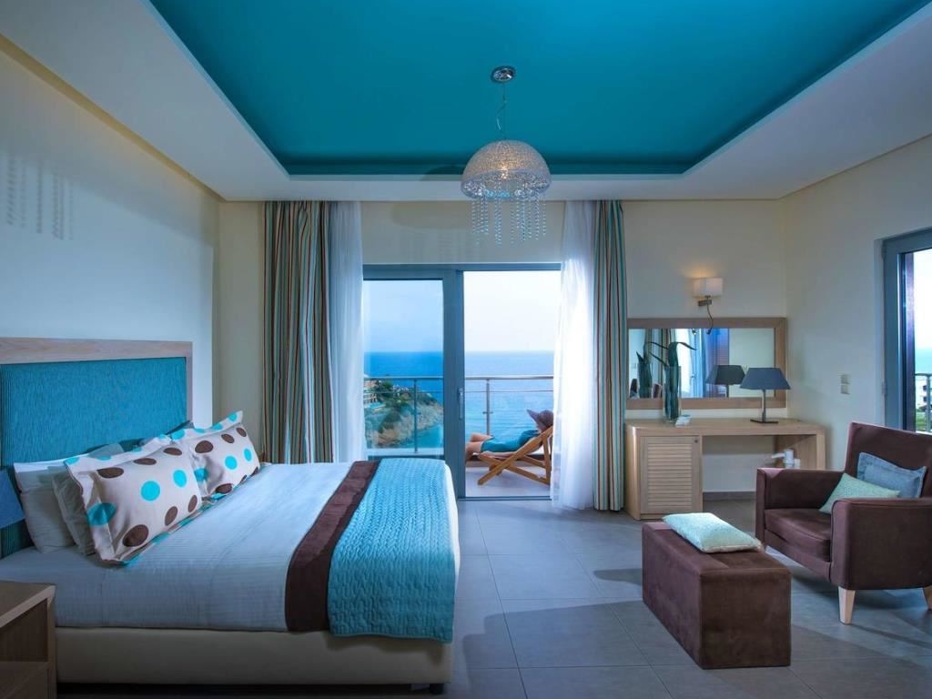 rooms-luxury-room-1-bedroom-sea-view-main-building