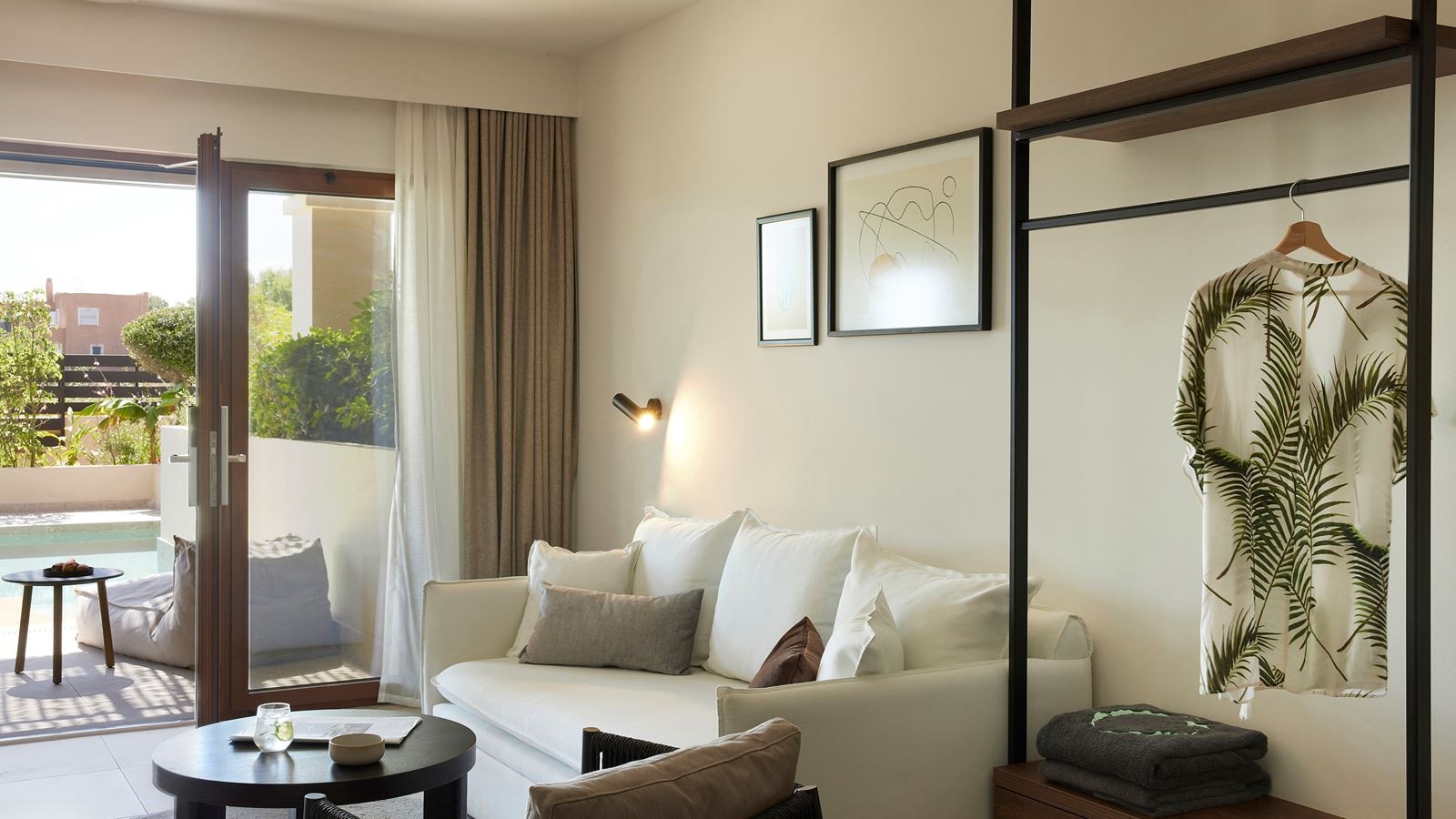 rooms-suite-one-bedroom-garden-view-private-pool