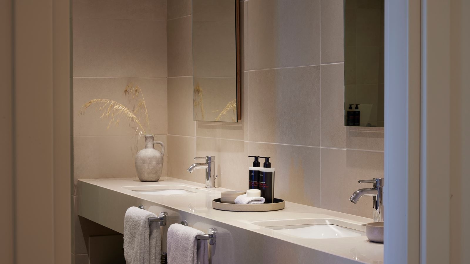 rooms-suite-one-bedroom-garden-view