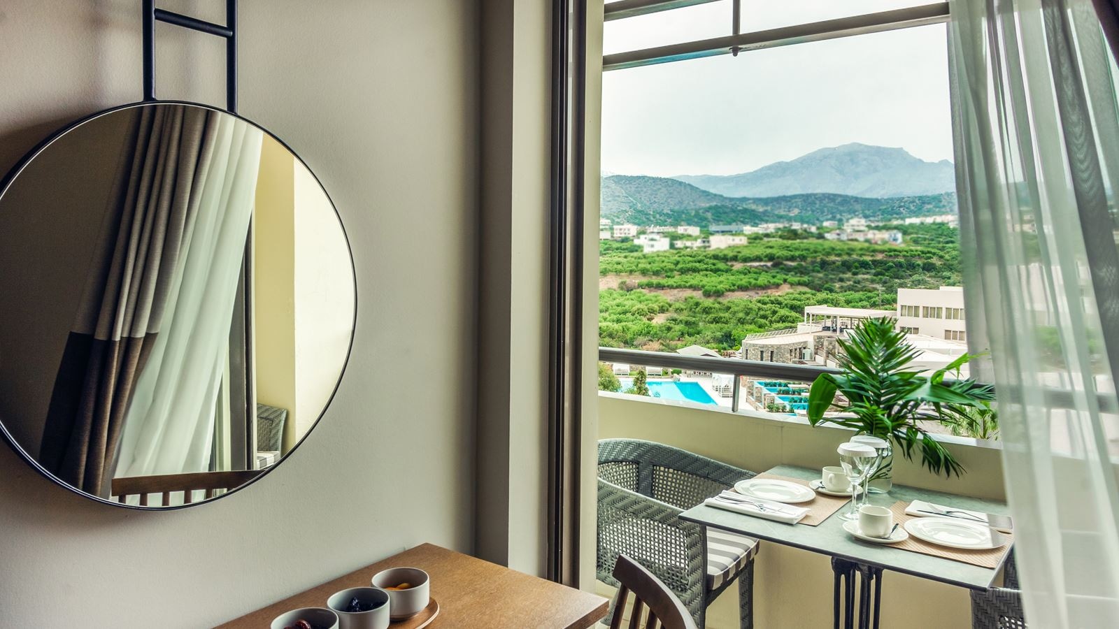 rooms-mirabello-collection-family-room