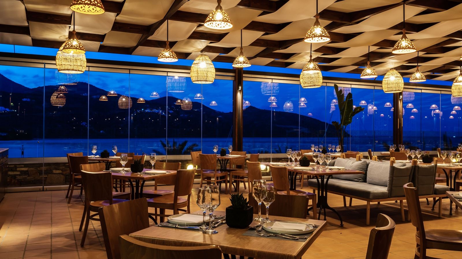 restaurants-amalthea-main-restaurant