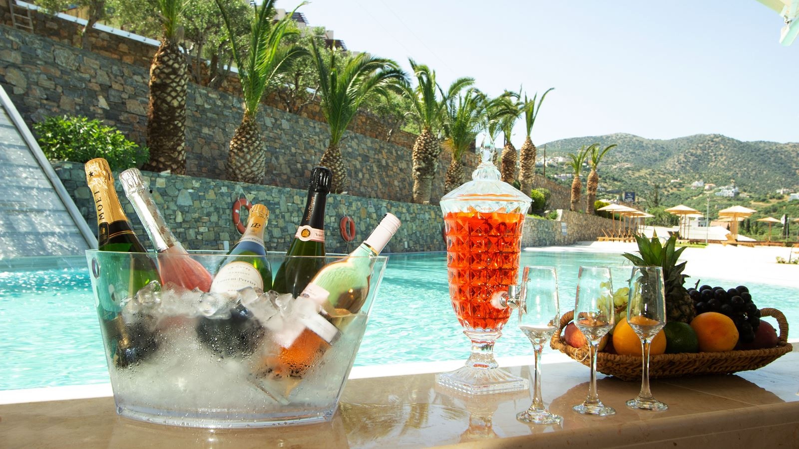 bars-sip-n-dip-pool-bar