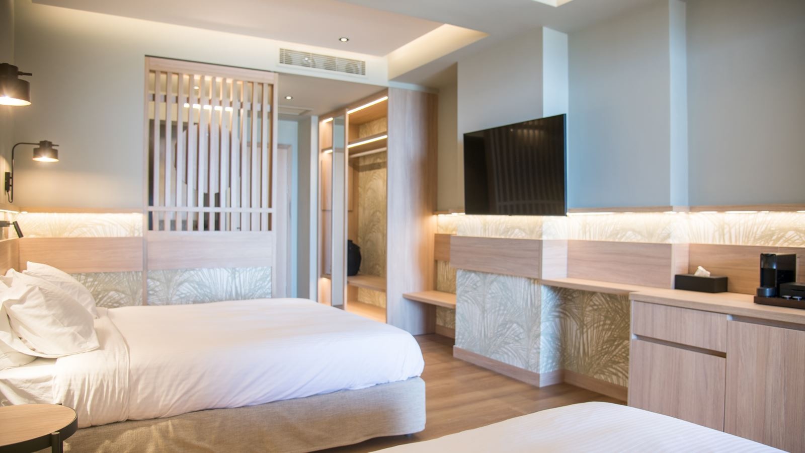 rooms-petite-suite-sea-view-outdoor-hot-tub