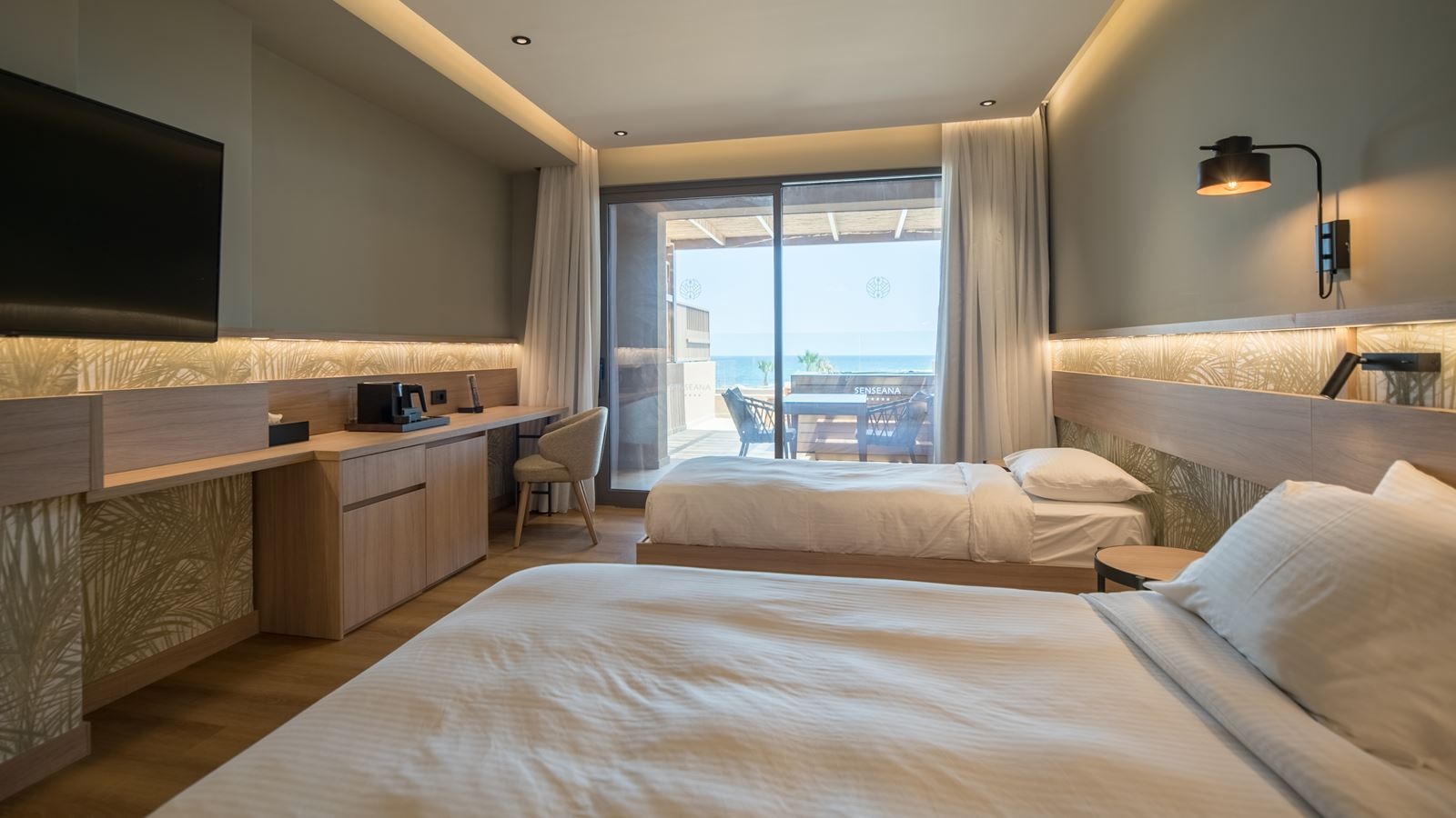 rooms-petite-suite-sea-view-outdoor-hot-tub