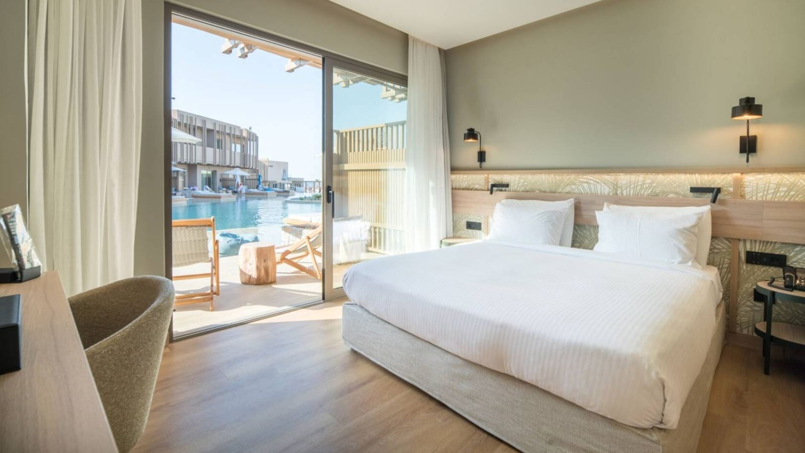 rooms-petite-suite-garden-view-pool-acces