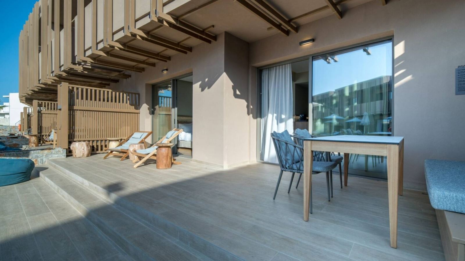 rooms-petite-suite-garden-view-pool-acces