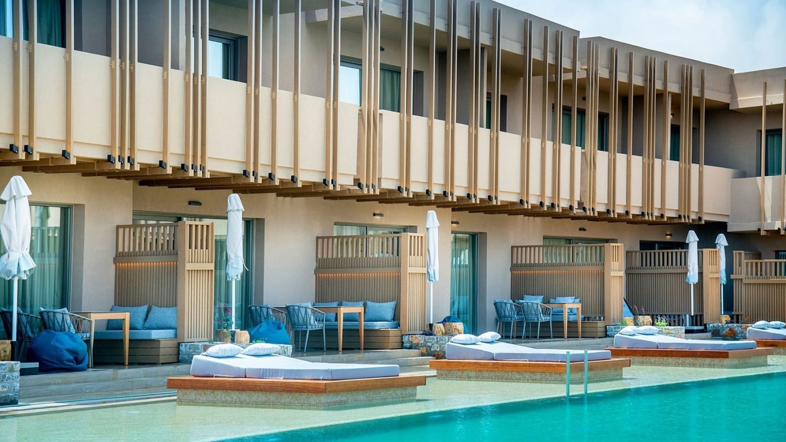 rooms-junior-suite-garden-view-with-sharing-pool