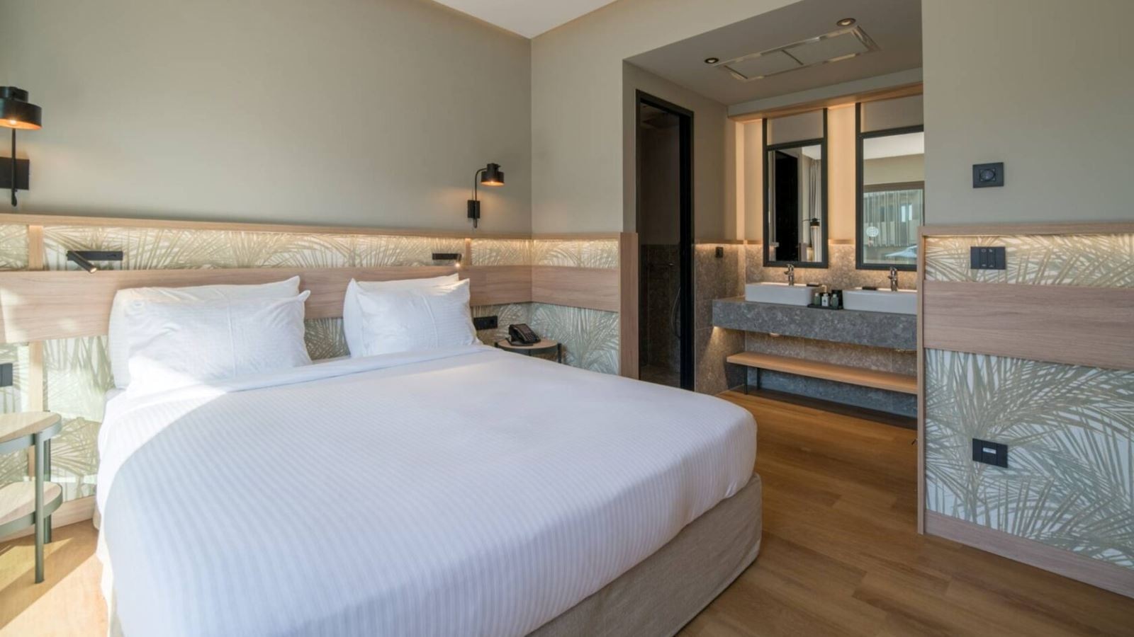 rooms-junior-suite-garden-view-with-sharing-pool