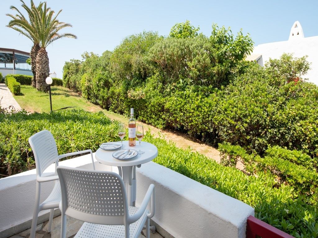 rooms-double-bungalow-garden-view