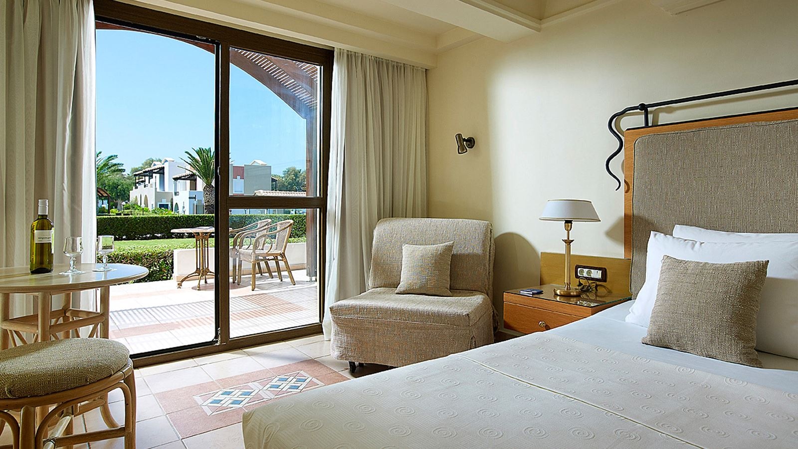 rooms-room-single-use-garden-view