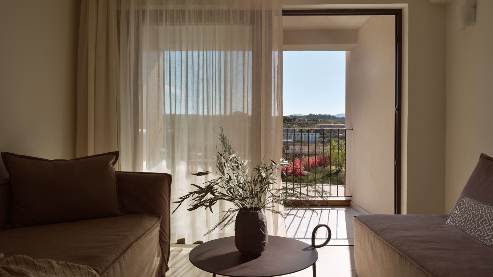 rooms-premium-1-bedroom-suite-with-balcony