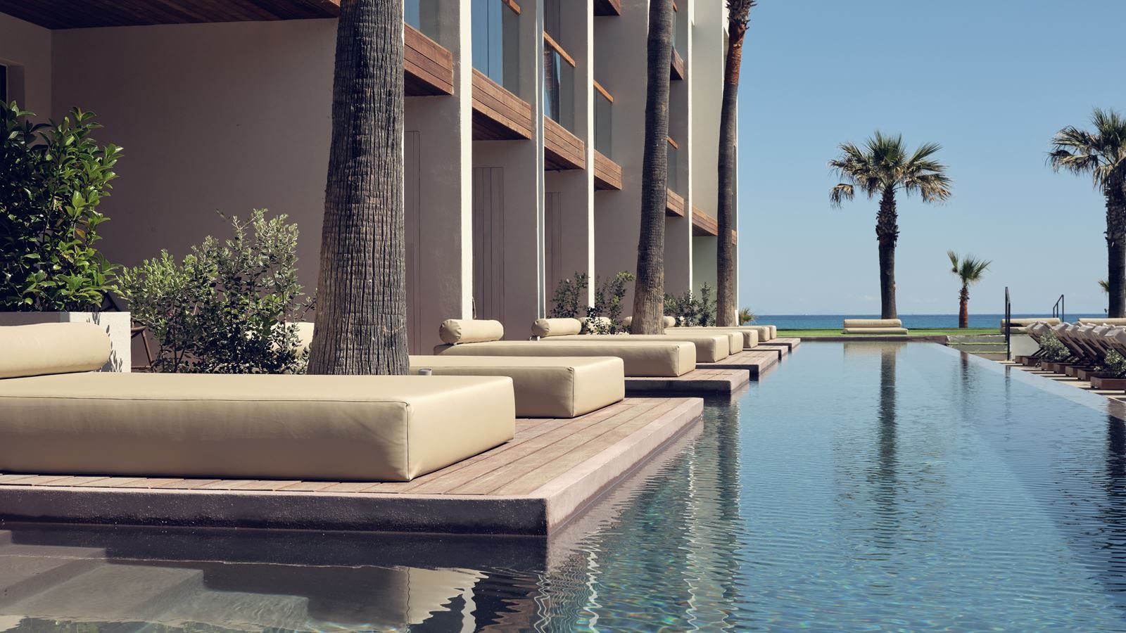 rooms-room-double-swim-up-pool-view