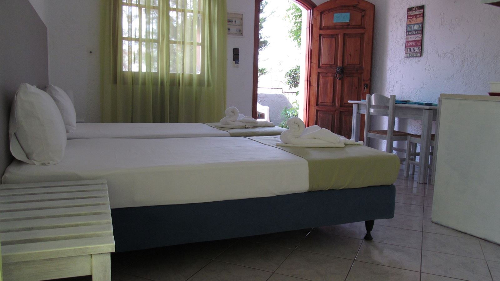 rooms-apartment-24-pax