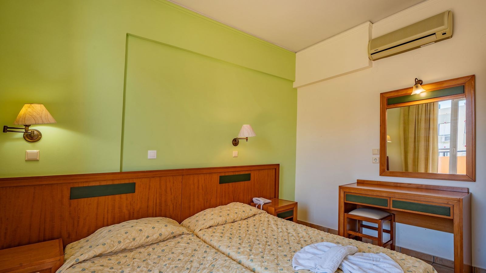 rooms-apartment-family-pool-view-balcony-or-terrace