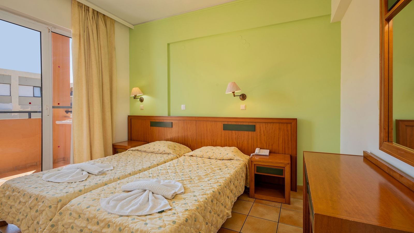 rooms-apartment-family-side-sea-view-balcony-or-terrace