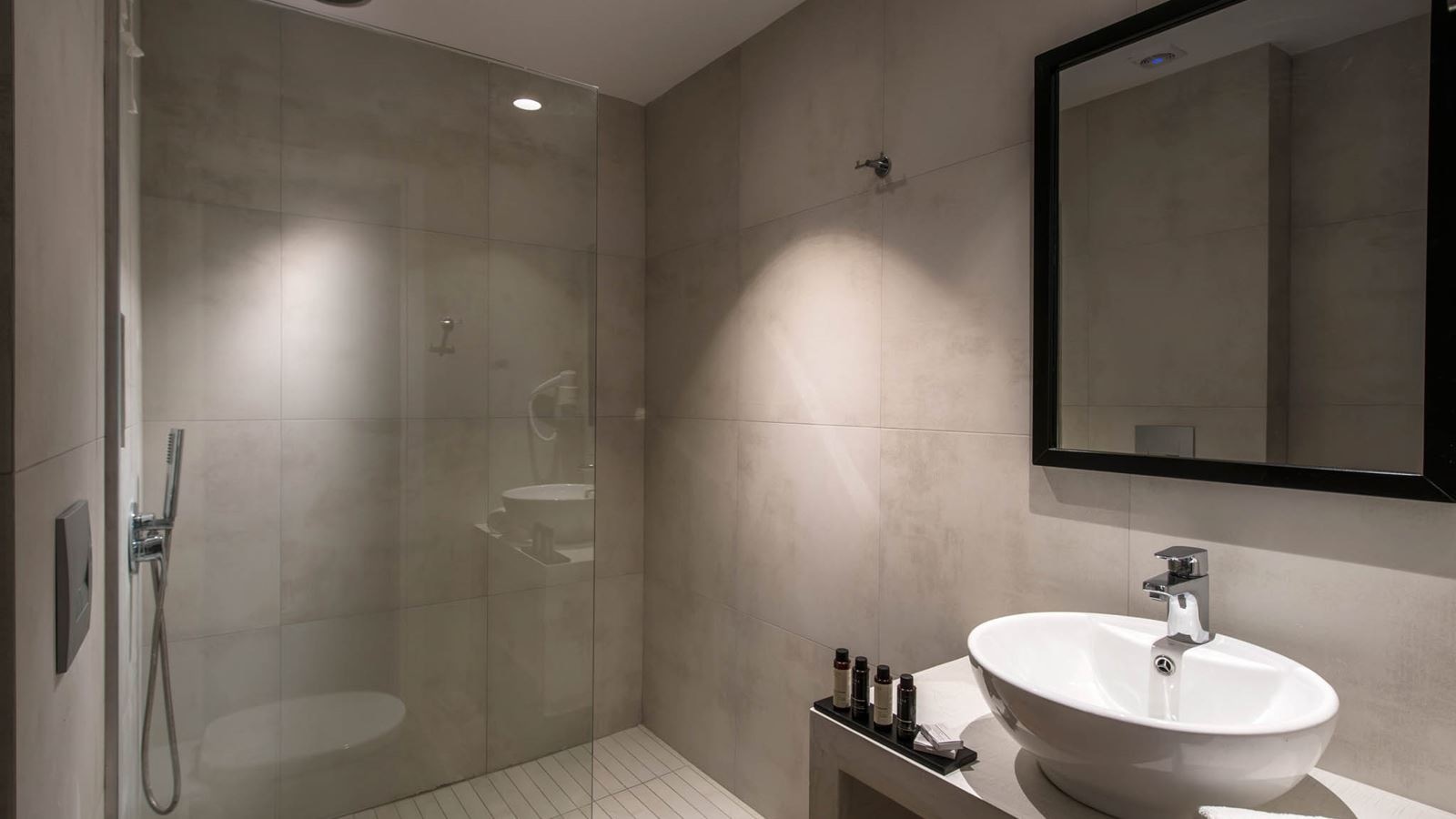 rooms-honeymoon-suite