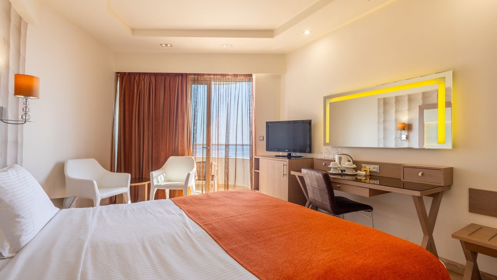 rooms-deluxe-family-room-sea-view