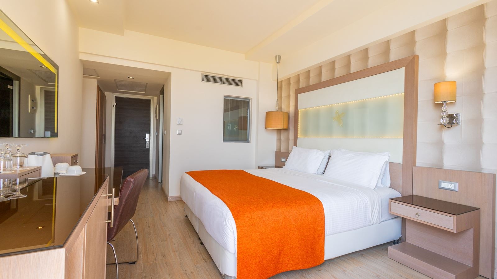 rooms-deluxe-family-room-sea-view