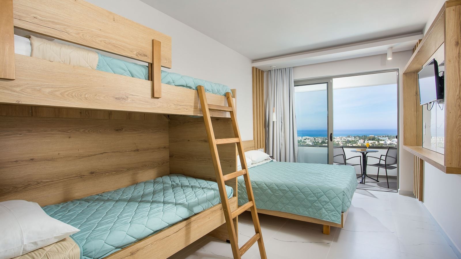 rooms-family-room-with-bunk-beds