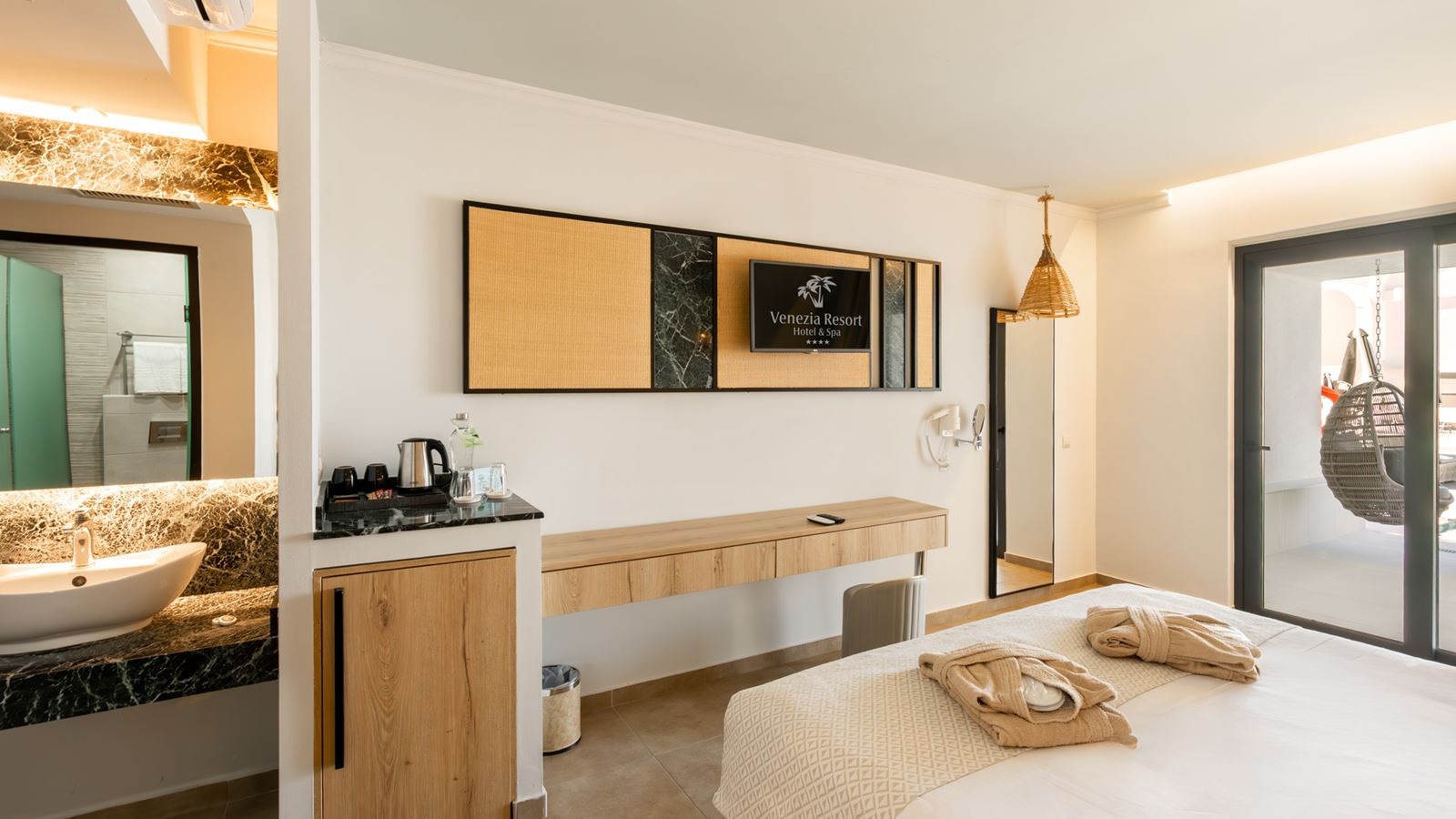 rooms-deluxe-room-private-pool