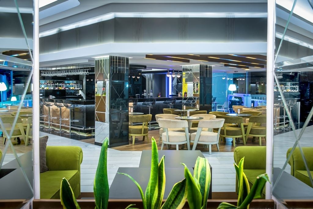 bars-main-bar-breeze