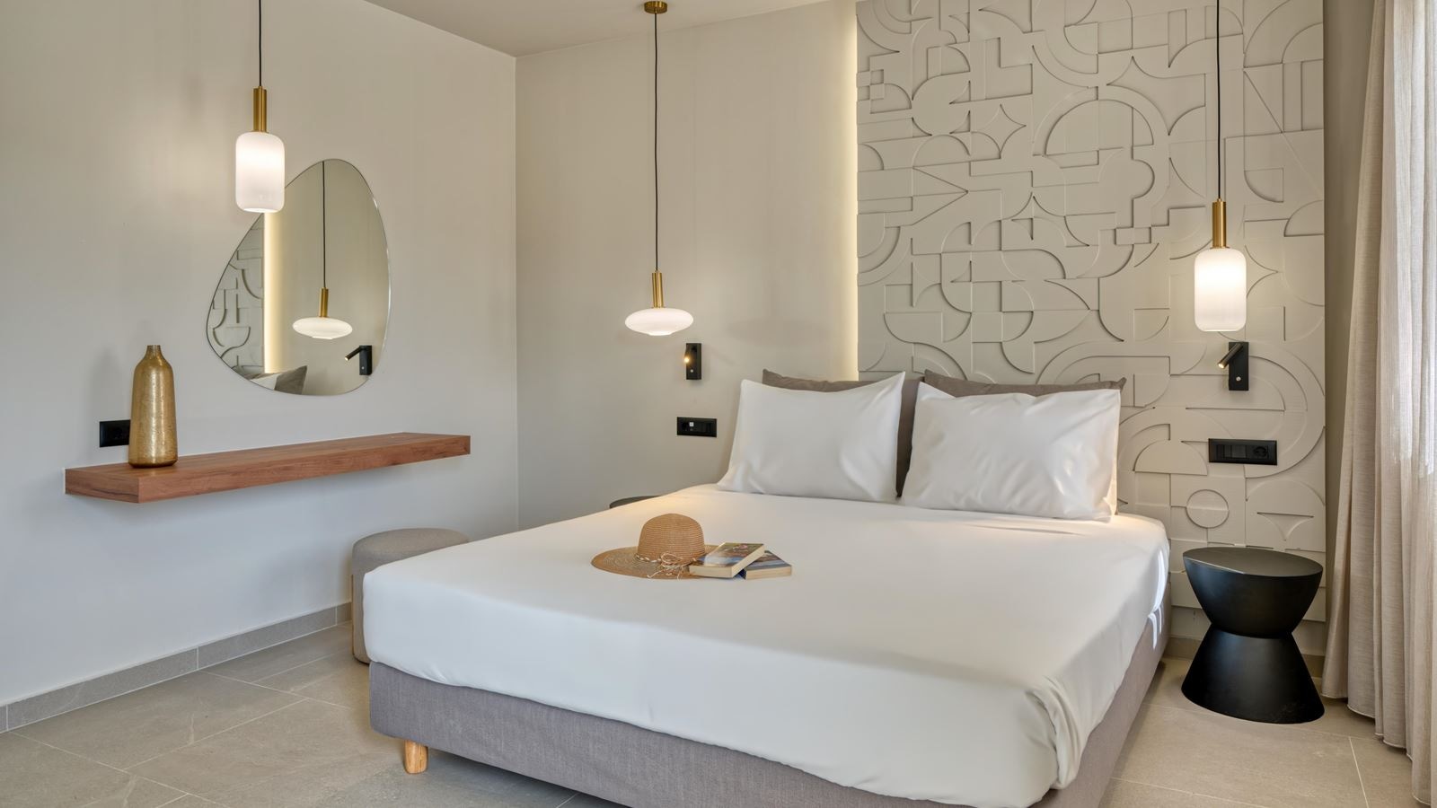 rooms-superior-family-room