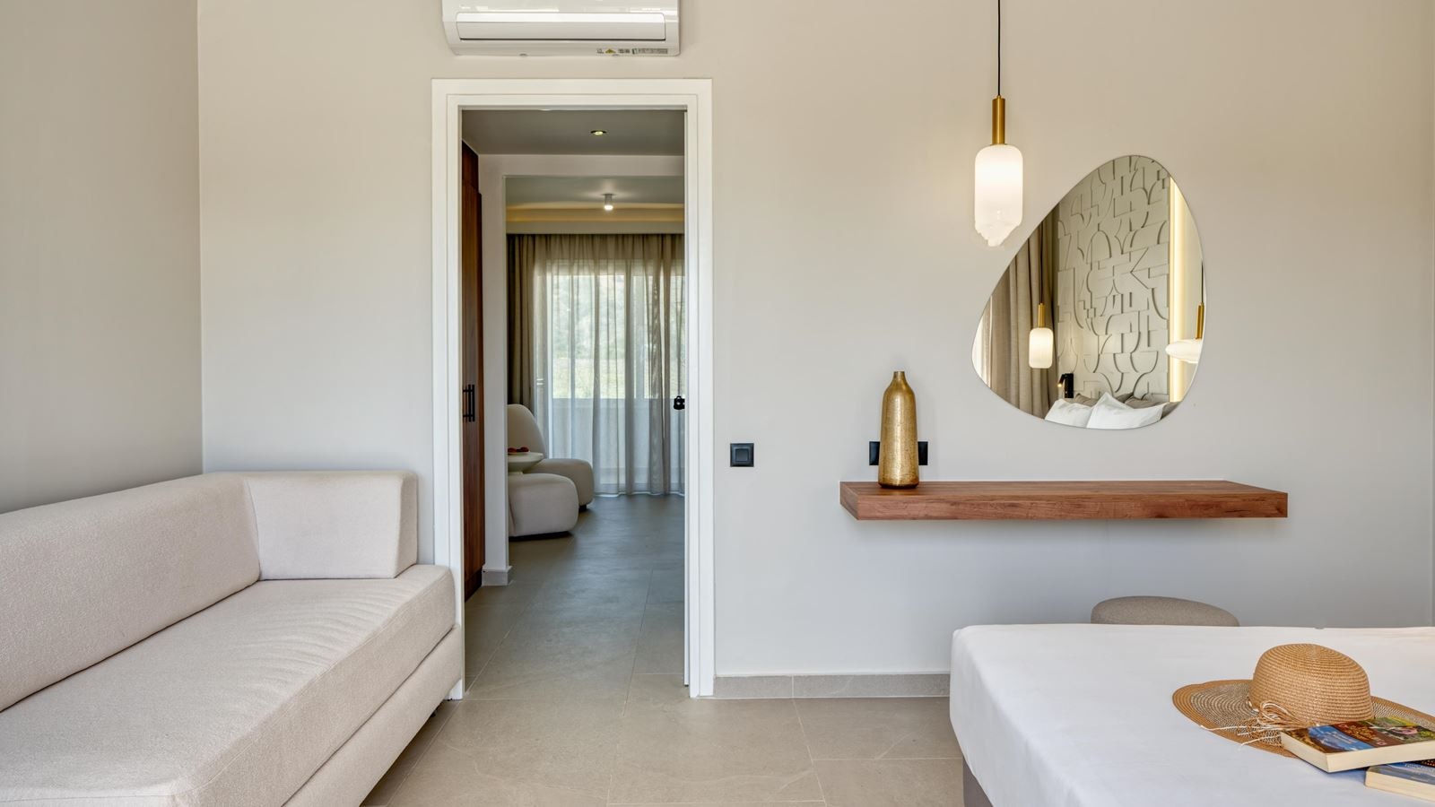 rooms-superior-family-room