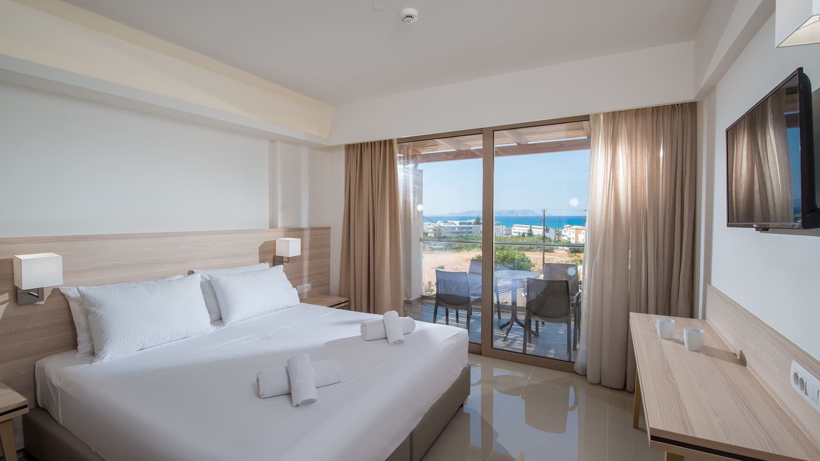 rooms-suite-poolview