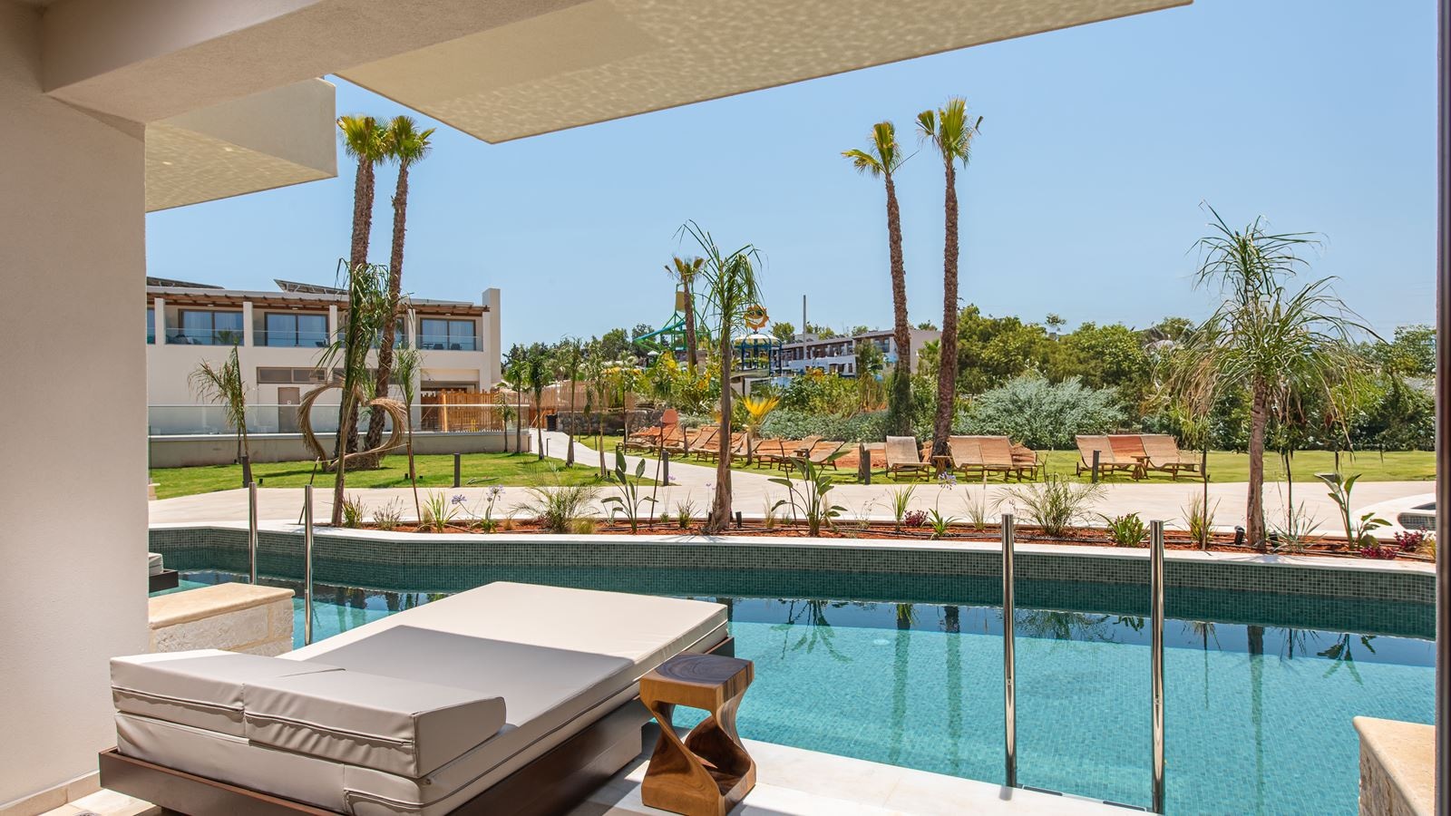 rooms-premium-family-suite-swim-up