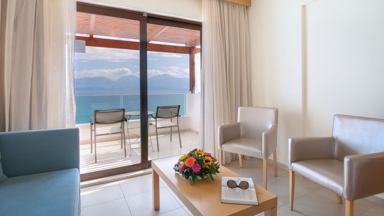 rooms-room-deluxe-double-sea-view